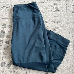 Womens Reebok capri cut teal leggings with mesh stripes size Large